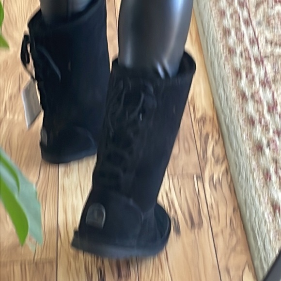 BearPaw Women's Black Reverse Lace-up Boots NWT - Picture 4 of 16